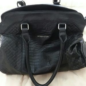 Hynes victory leather pocketbbook new without tag